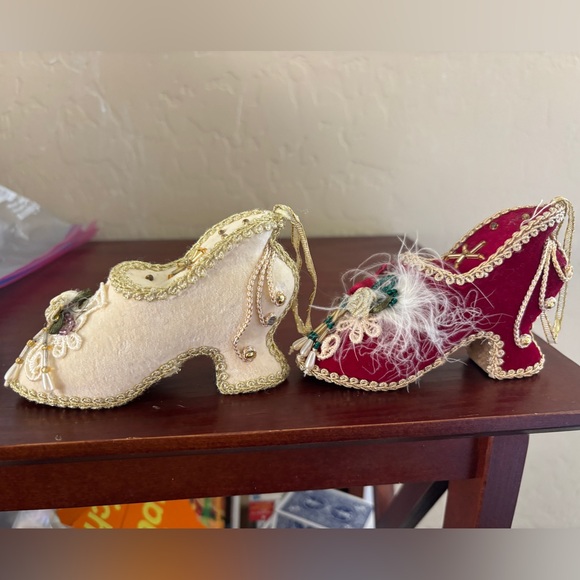 Elegant Embroidered Shoes Christmas Holiday Ornaments Set of 2 Victorian 1990s - Picture 2 of 5